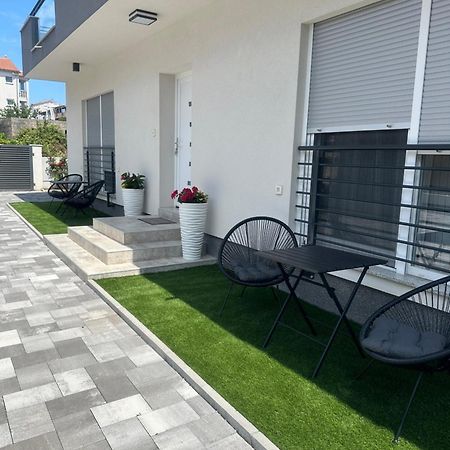 Holiday Apartments Ivano & Leo - Private Parking Zadar Exterior photo