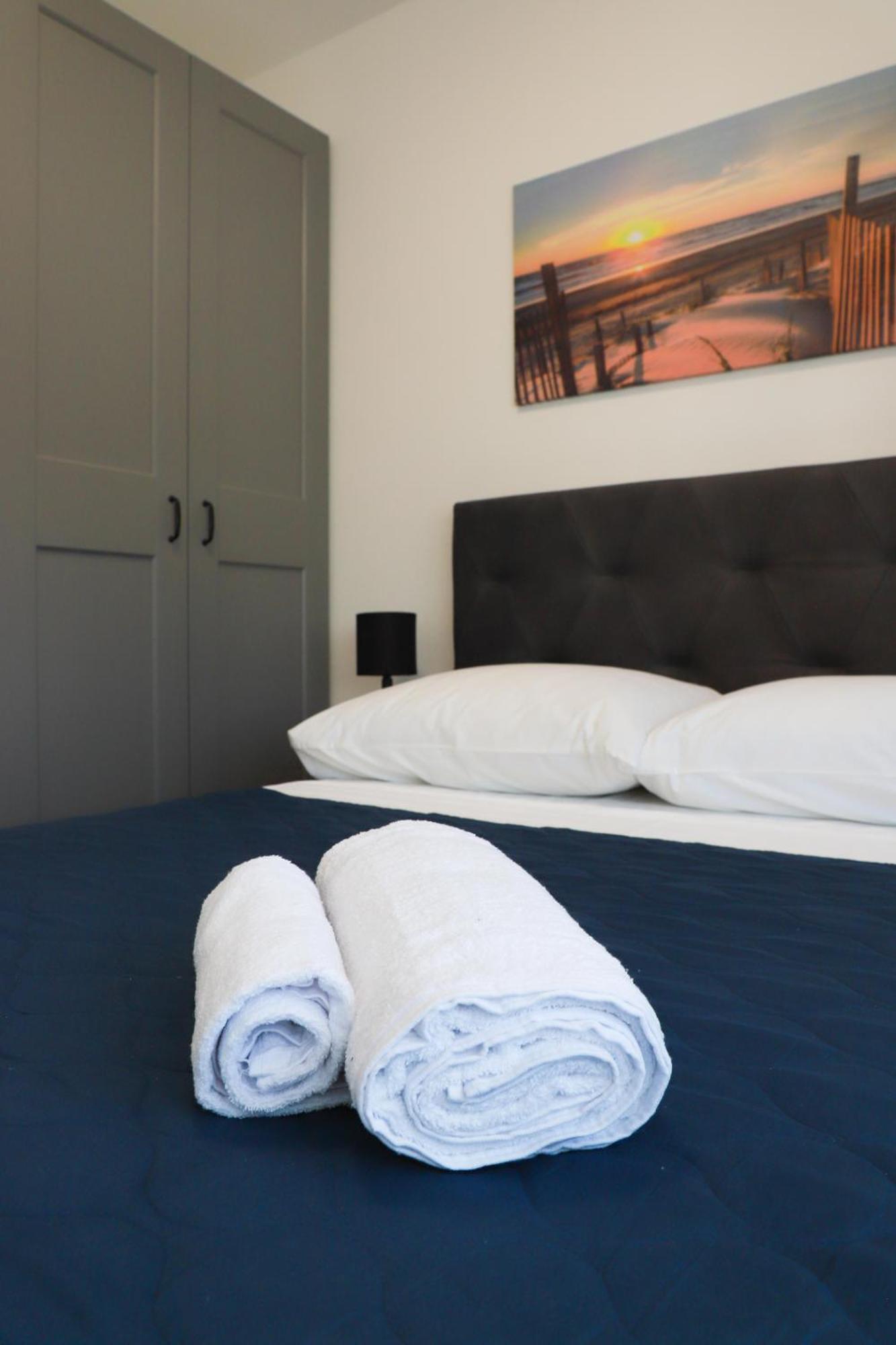 Holiday Apartments Ivano & Leo - Private Parking Zadar Exterior photo