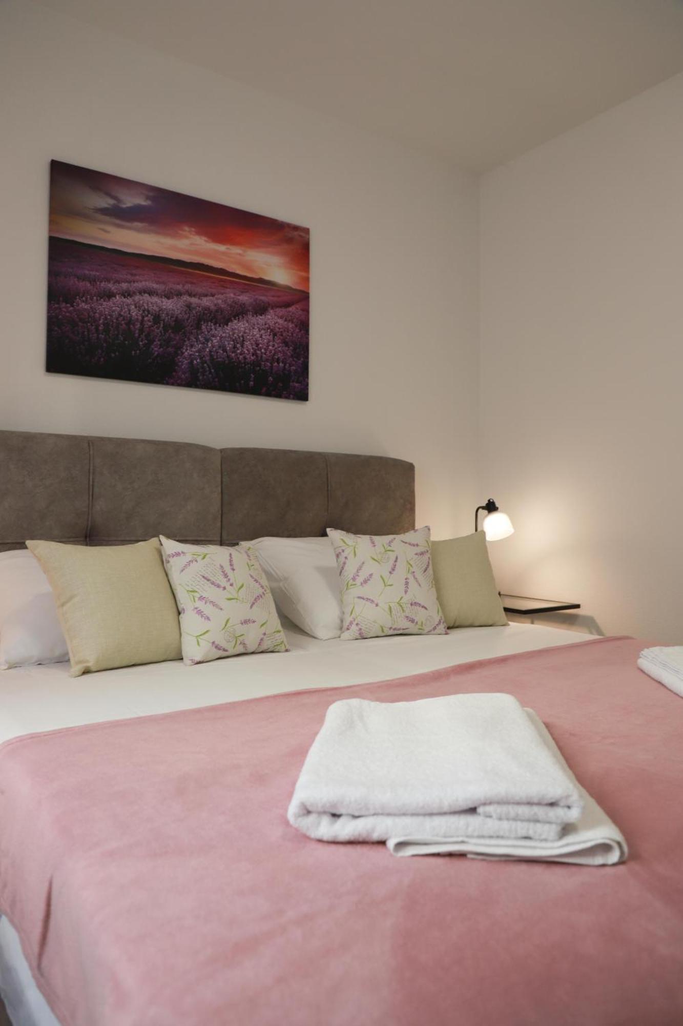 Holiday Apartments Ivano & Leo - Private Parking Zadar Exterior photo