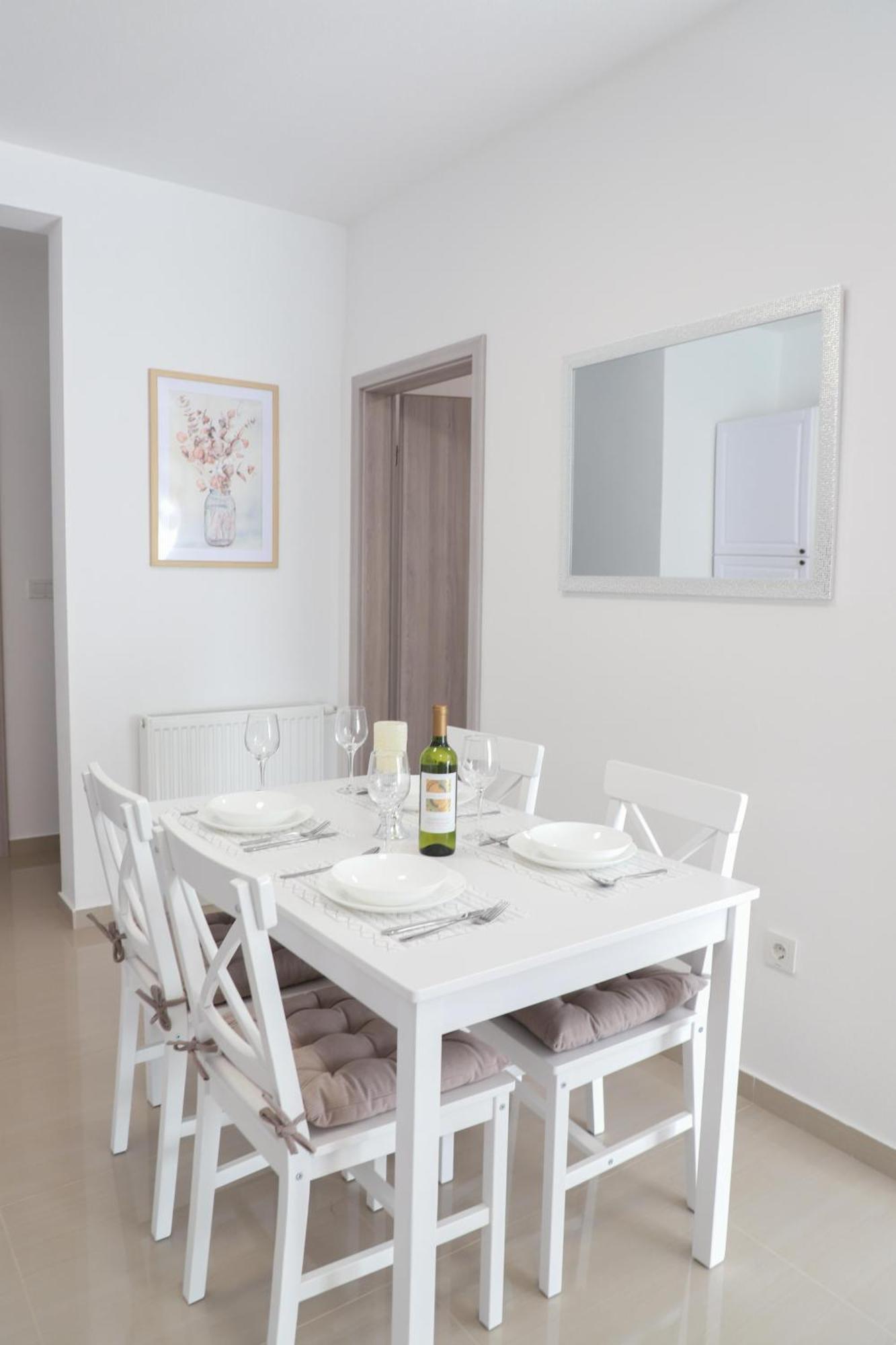 Holiday Apartments Ivano & Leo - Private Parking Zadar Exterior photo