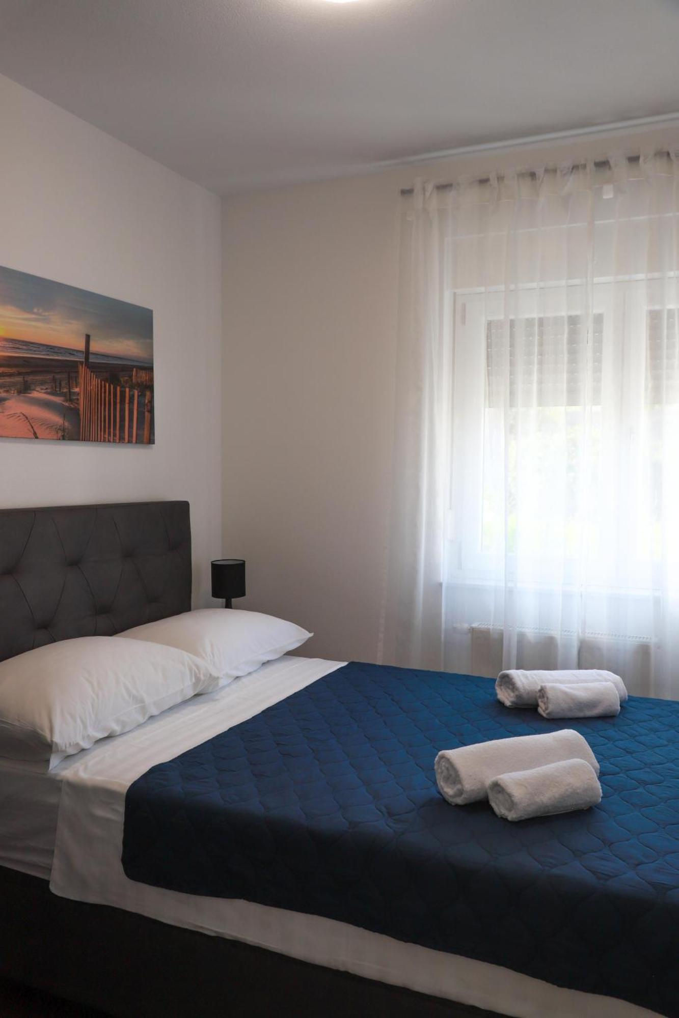Holiday Apartments Ivano & Leo - Private Parking Zadar Exterior photo
