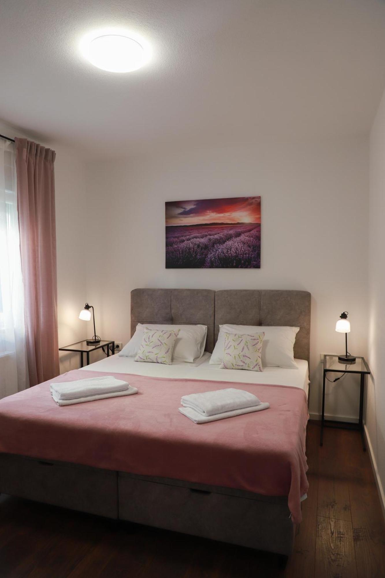 Holiday Apartments Ivano & Leo - Private Parking Zadar Exterior photo