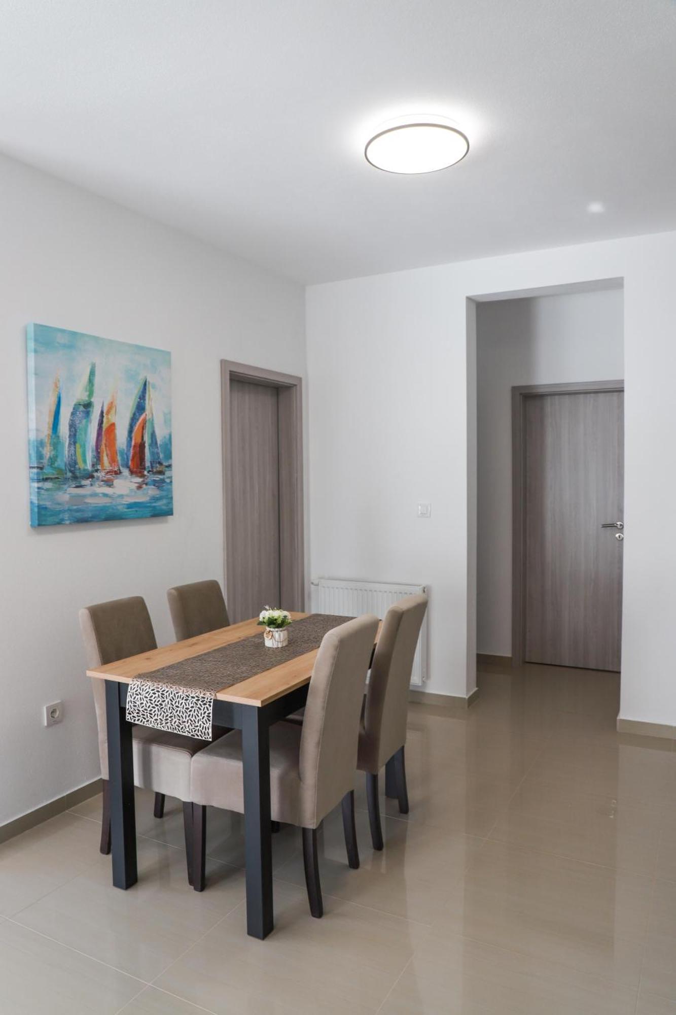 Holiday Apartments Ivano & Leo - Private Parking Zadar Exterior photo