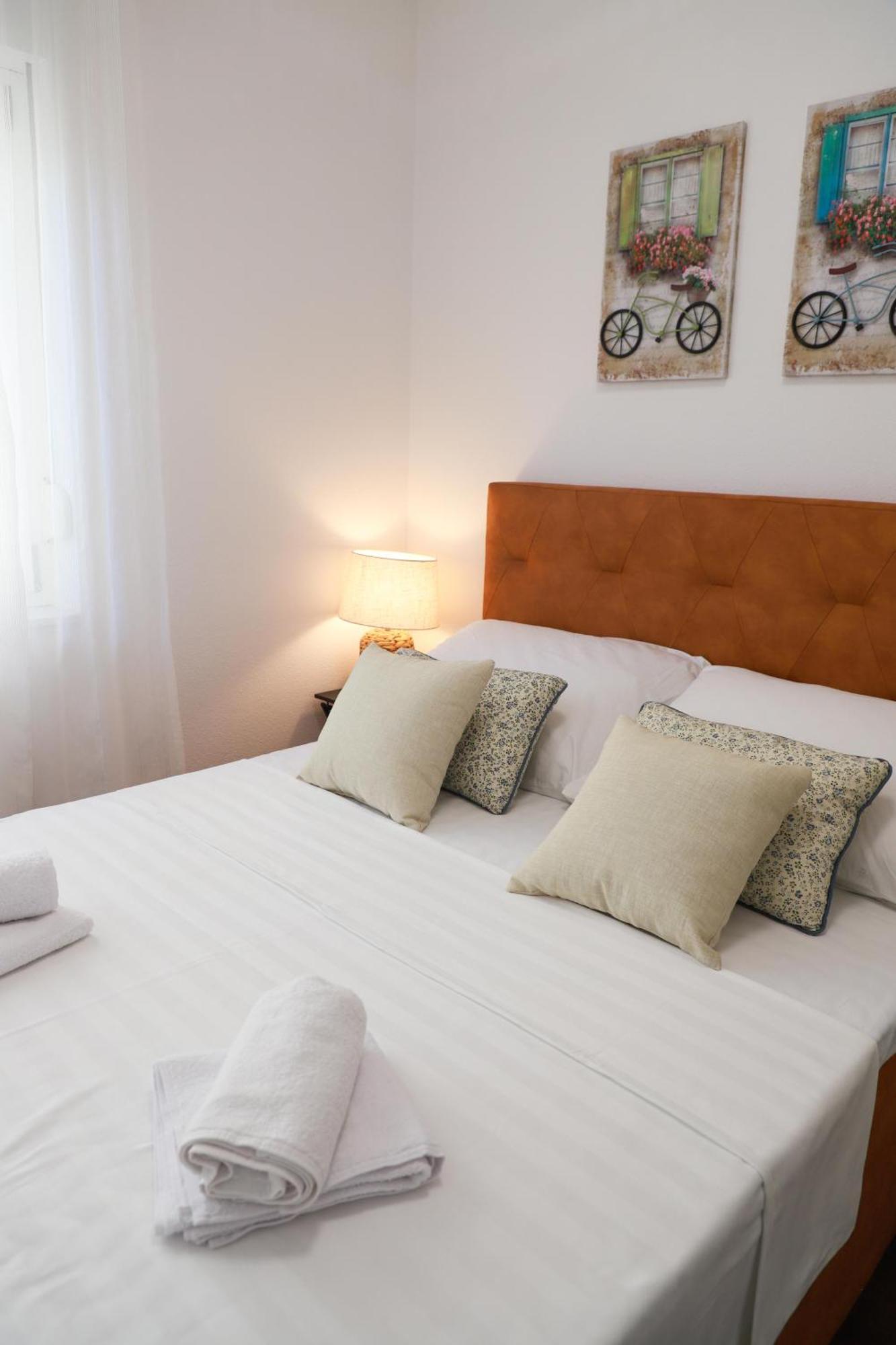 Holiday Apartments Ivano & Leo - Private Parking Zadar Exterior photo
