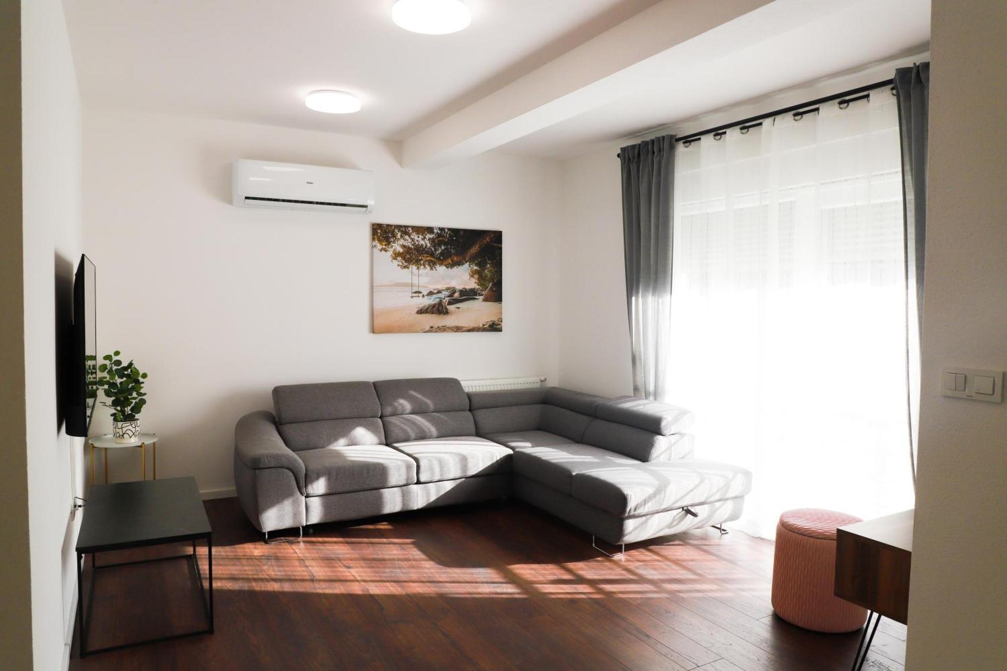 Holiday Apartments Ivano & Leo - Private Parking Zadar Exterior photo