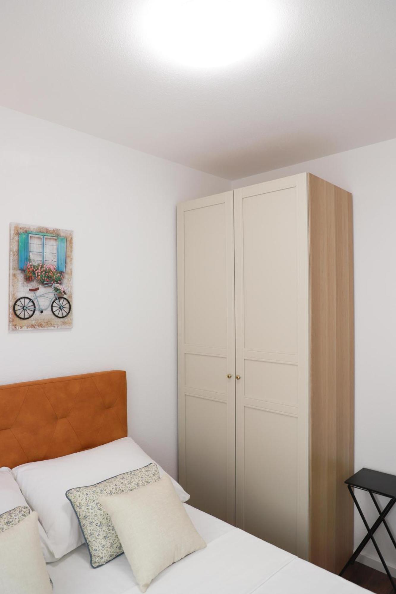 Holiday Apartments Ivano & Leo - Private Parking Zadar Exterior photo