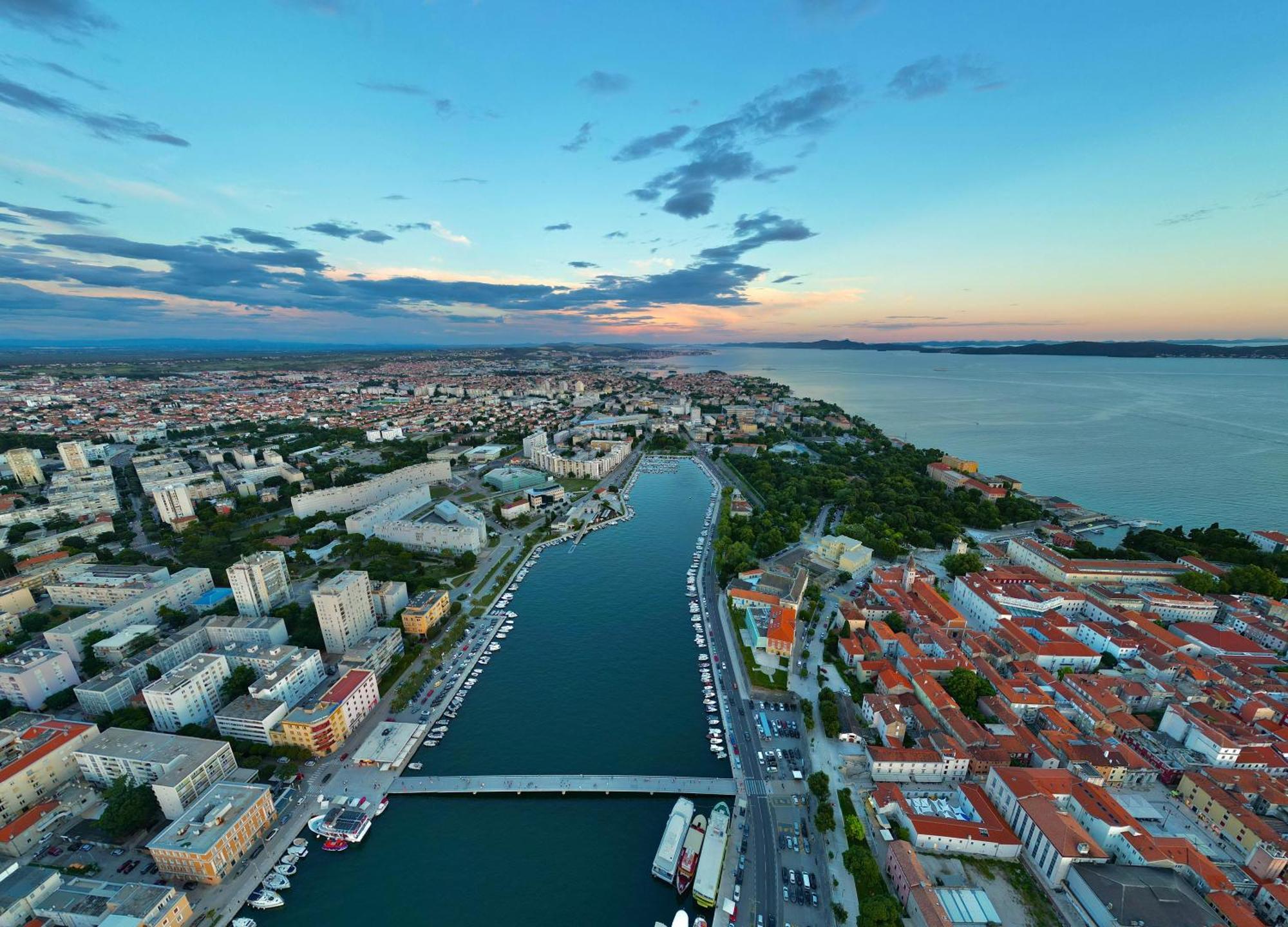 Holiday Apartments Ivano & Leo - Private Parking Zadar Exterior photo