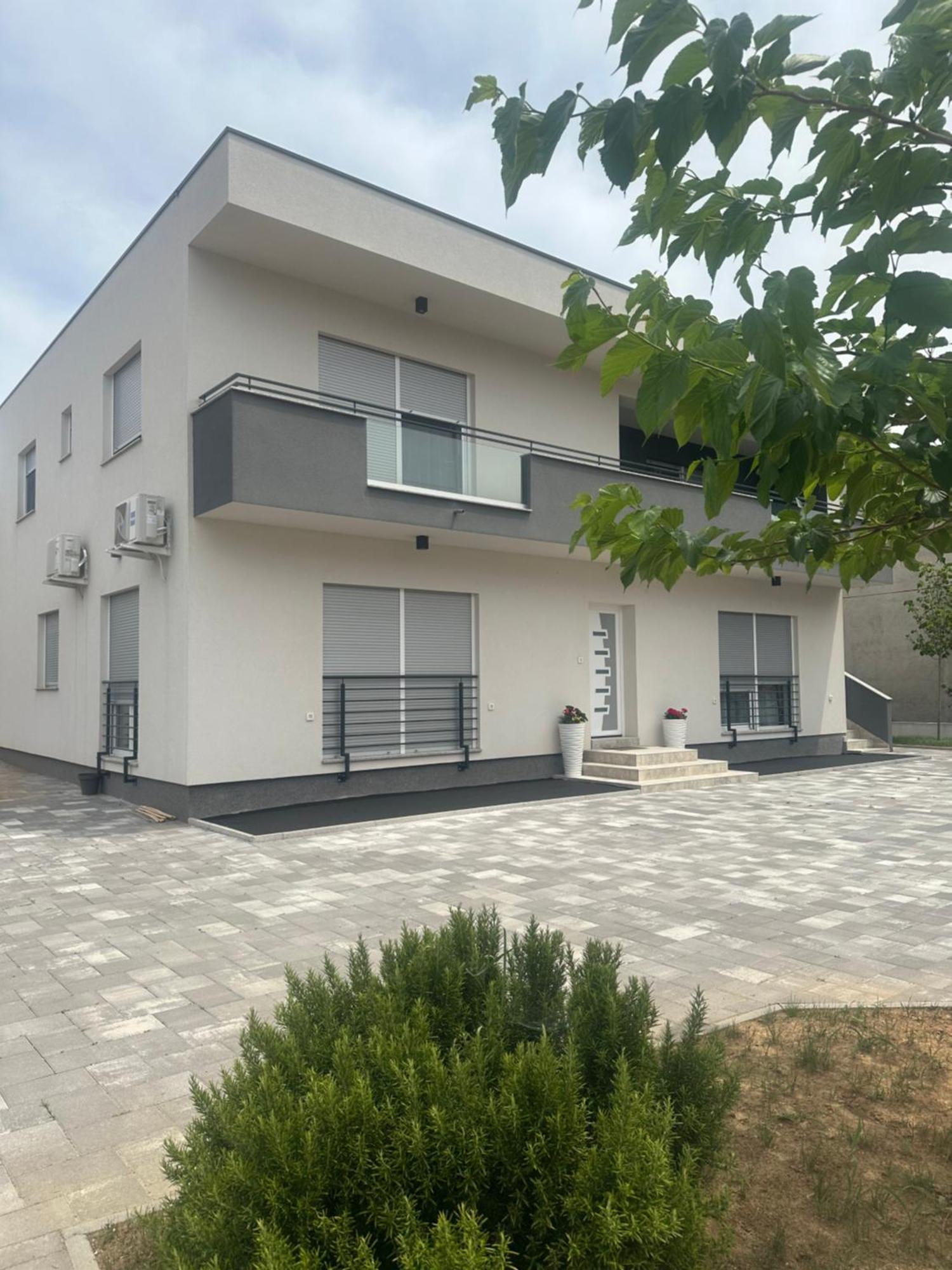 Holiday Apartments Ivano & Leo - Private Parking Zadar Exterior photo