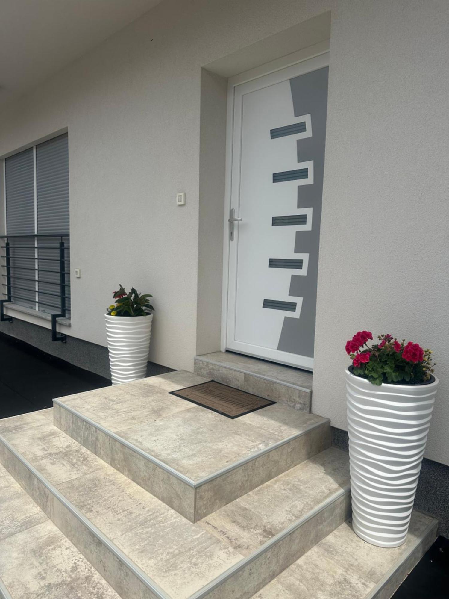Holiday Apartments Ivano & Leo - Private Parking Zadar Exterior photo