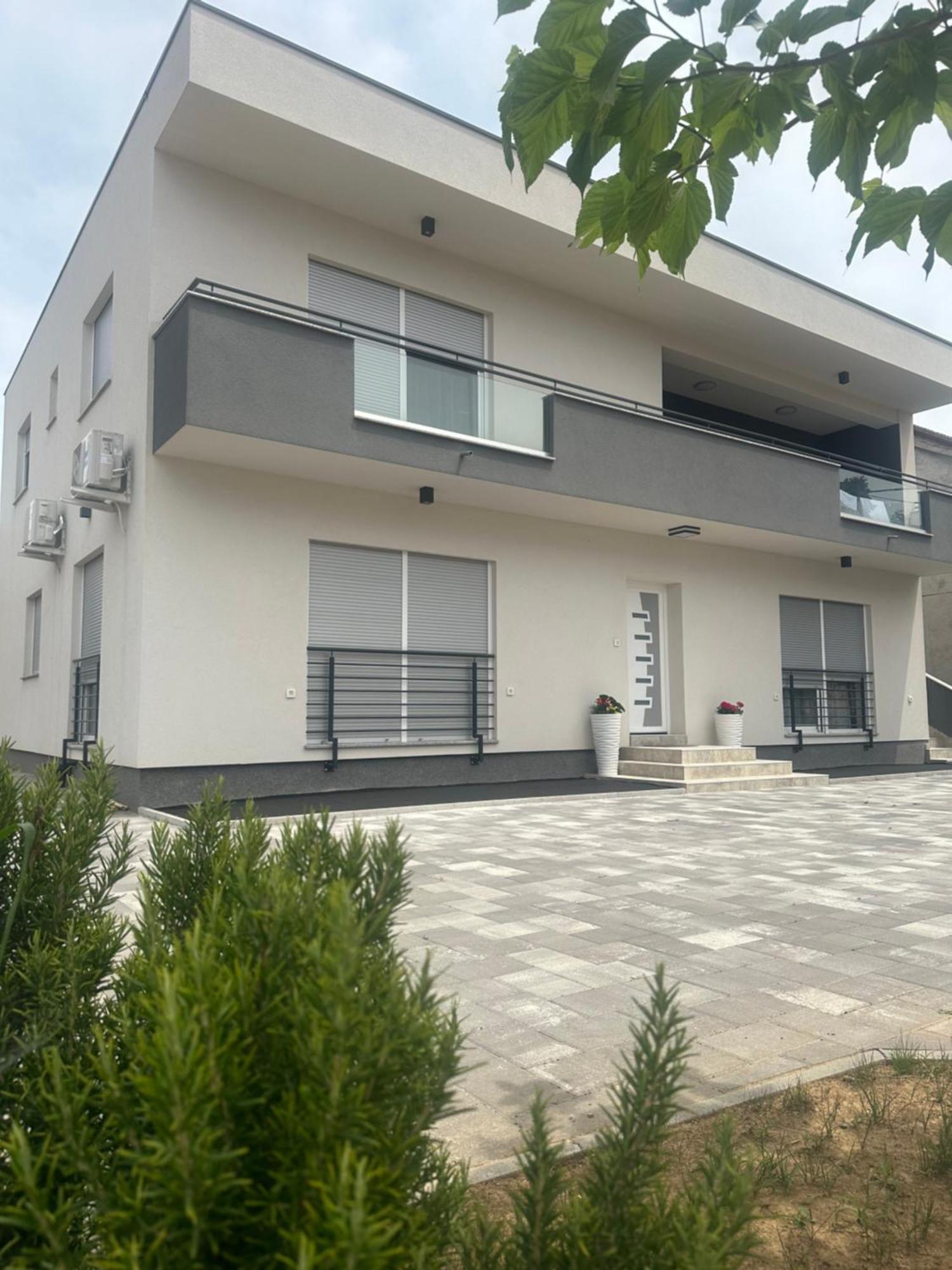 Holiday Apartments Ivano & Leo - Private Parking Zadar Exterior photo